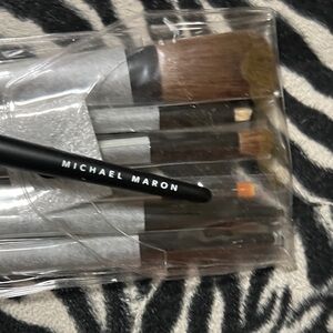 Michael Maron make up brushes